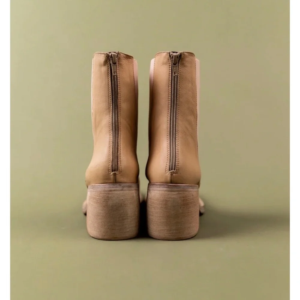 Free People Essential Chelsea Boots in antique white - Picture 3 of 6